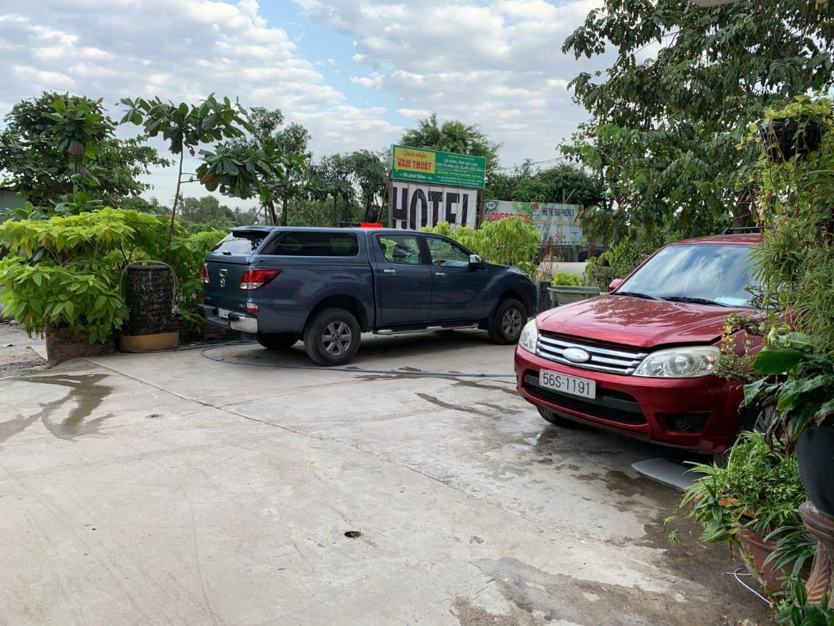 Bờ Sông Khách sạn *